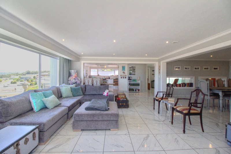 8 Bedroom Property for Sale in Mountainside Western Cape